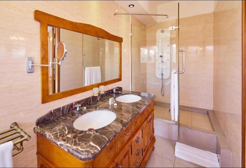 Pereybere Apartment With Breakfast And Private Balcony Pereybere Beach エクステリア 写真
