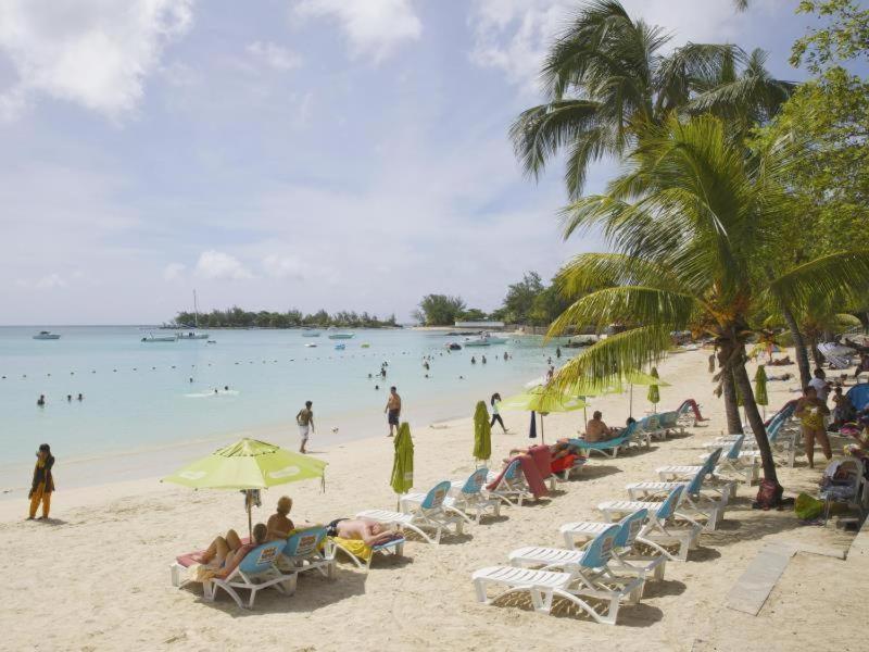 Pereybere Apartment With Breakfast And Private Balcony Pereybere Beach エクステリア 写真